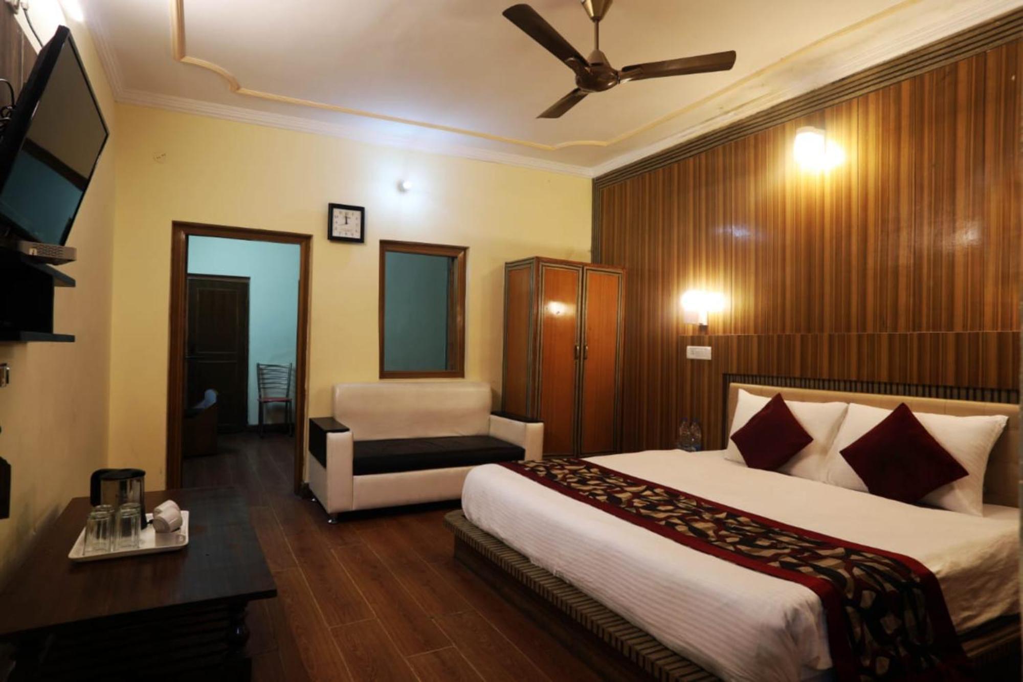 Goroomgo Moon Nainital Near Naini Lake - Parking & Lift Facilities -Hygiene And Spacious Room - Best Seller Luaran gambar
