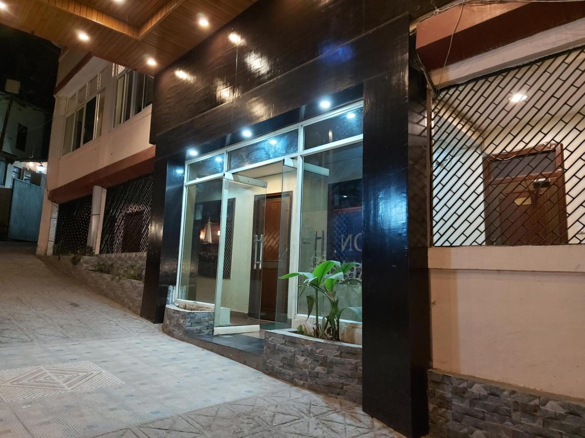 Goroomgo Moon Nainital Near Naini Lake - Parking & Lift Facilities -Hygiene And Spacious Room - Best Seller Luaran gambar