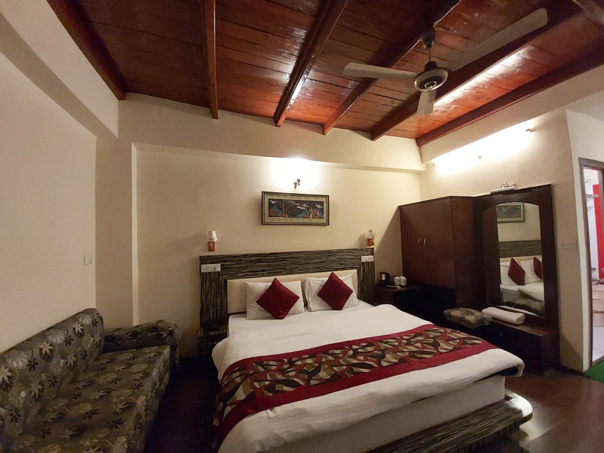 Goroomgo Moon Nainital Near Naini Lake - Parking & Lift Facilities -Hygiene And Spacious Room - Best Seller Luaran gambar