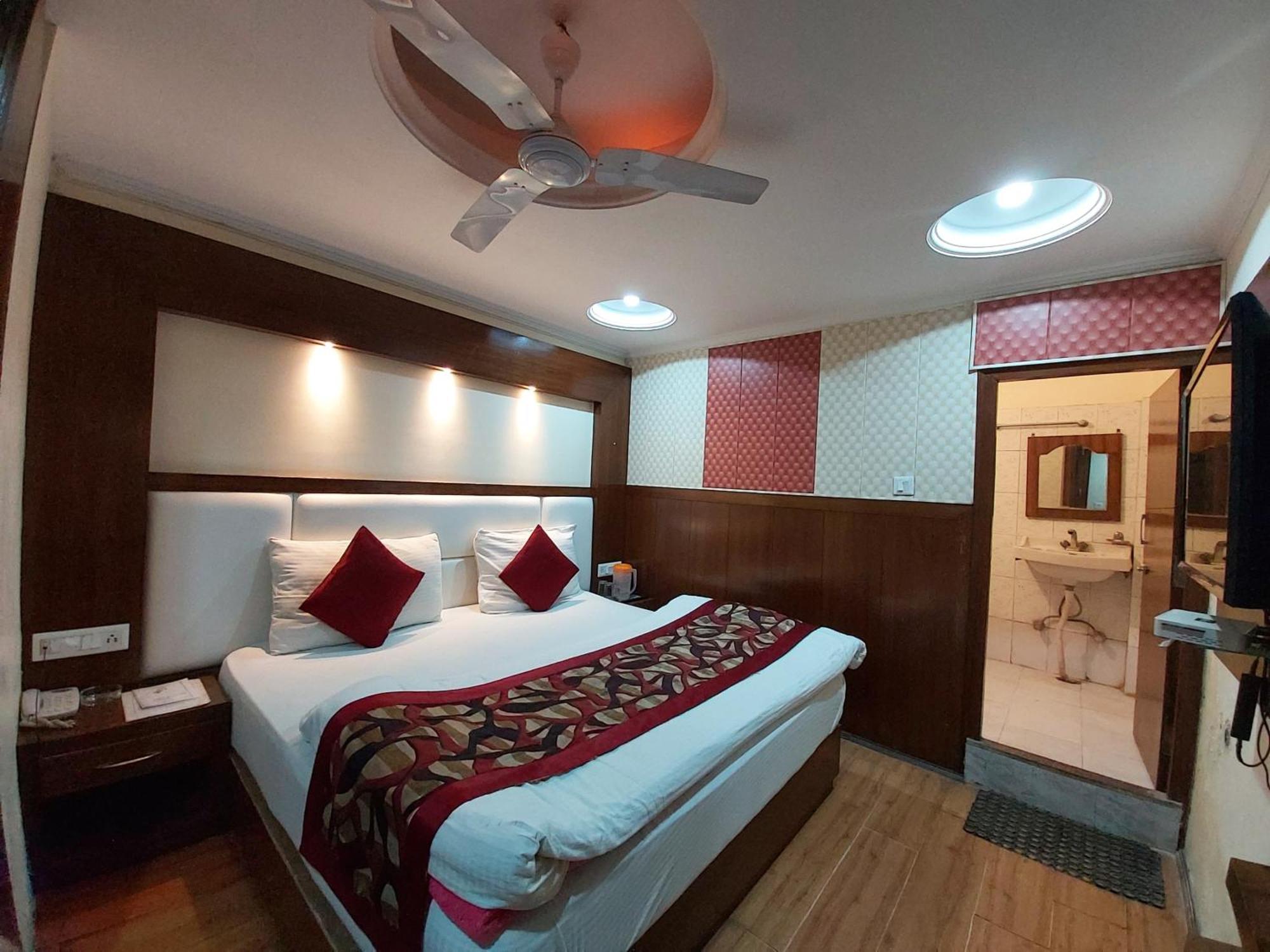 Goroomgo Moon Nainital Near Naini Lake - Parking & Lift Facilities -Hygiene And Spacious Room - Best Seller Luaran gambar