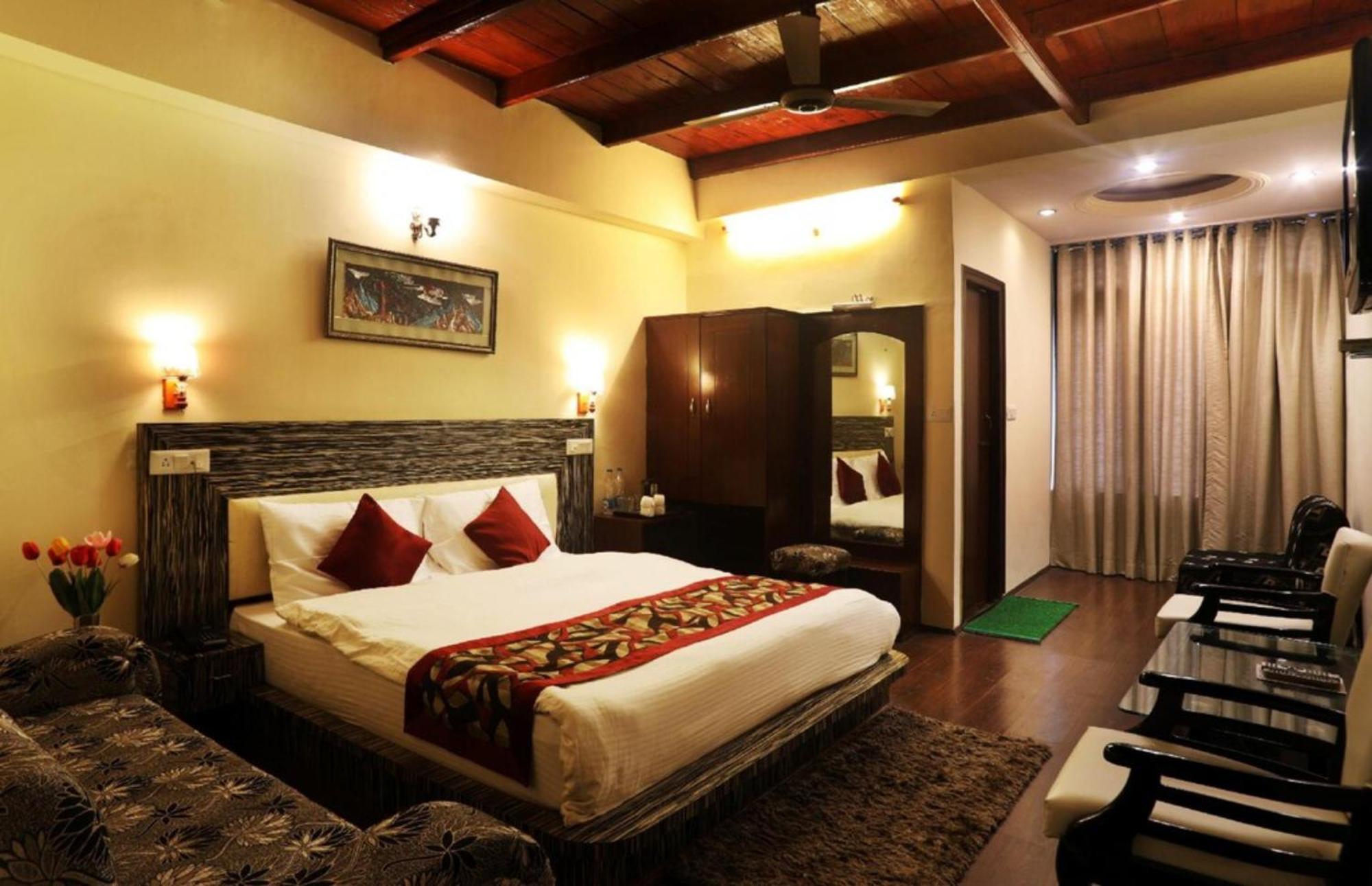 Goroomgo Moon Nainital Near Naini Lake - Parking & Lift Facilities -Hygiene And Spacious Room - Best Seller Luaran gambar