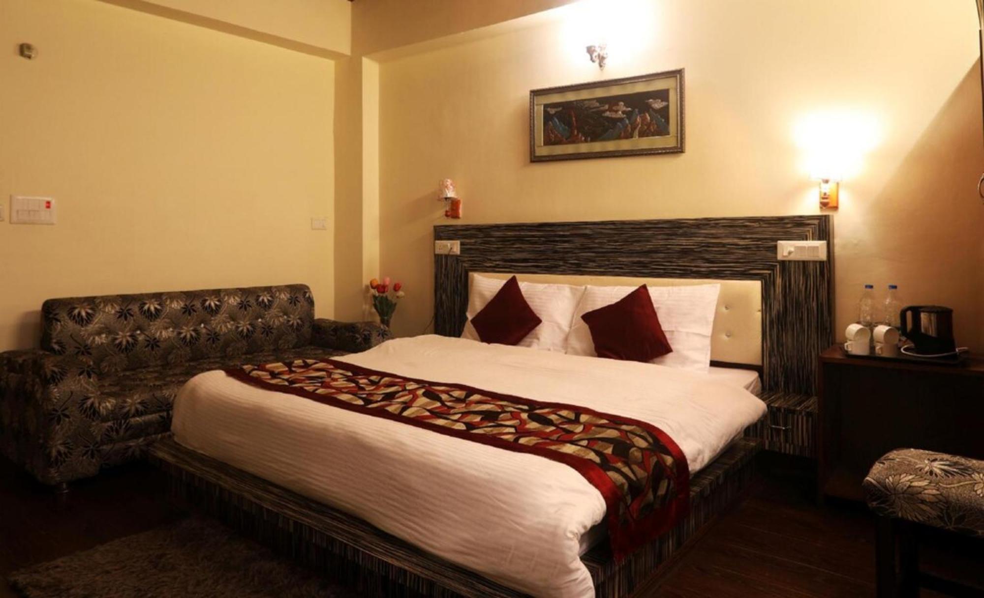 Goroomgo Moon Nainital Near Naini Lake - Parking & Lift Facilities -Hygiene And Spacious Room - Best Seller Luaran gambar