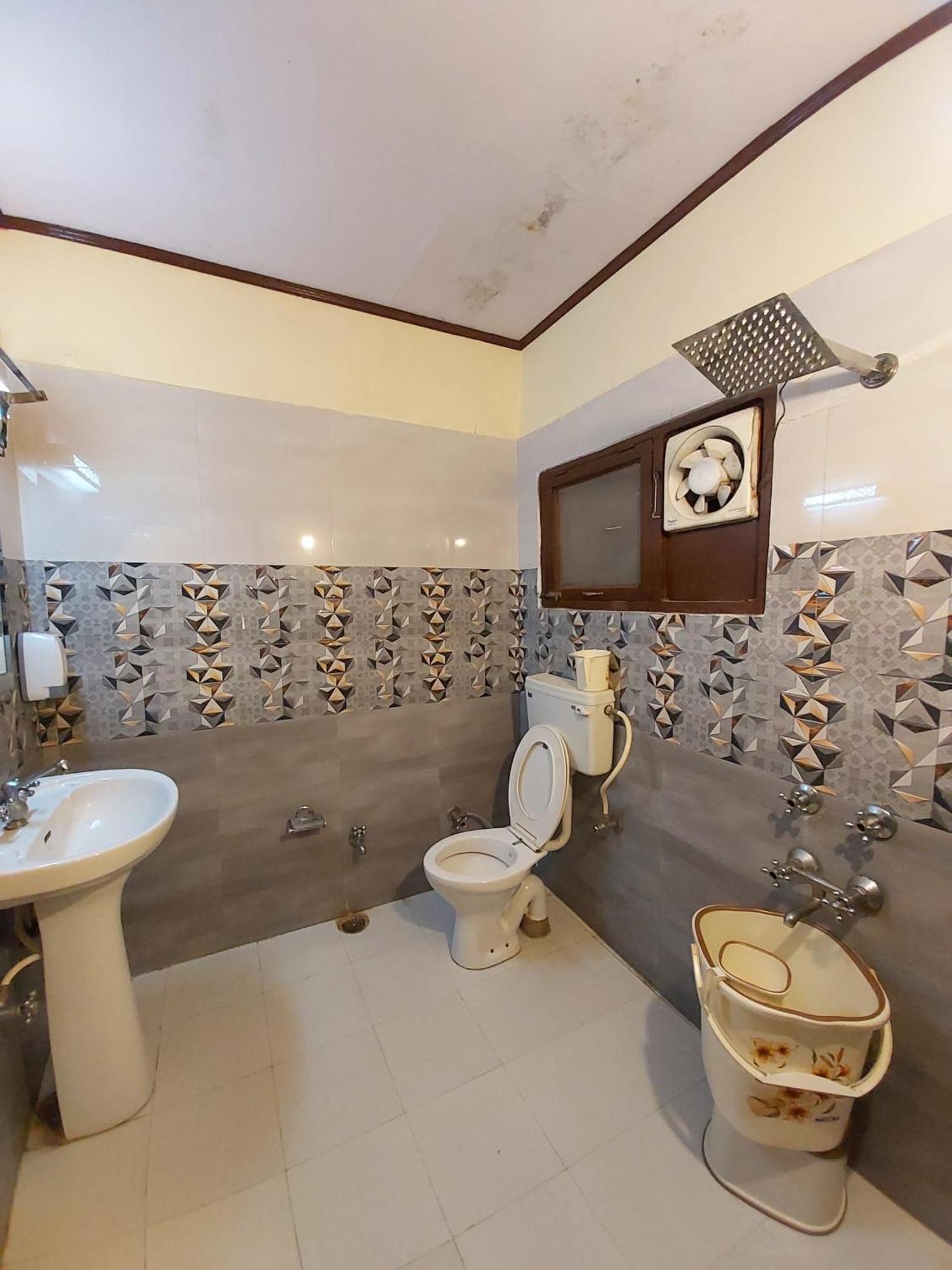 Goroomgo Moon Nainital Near Naini Lake - Parking & Lift Facilities -Hygiene And Spacious Room - Best Seller Luaran gambar