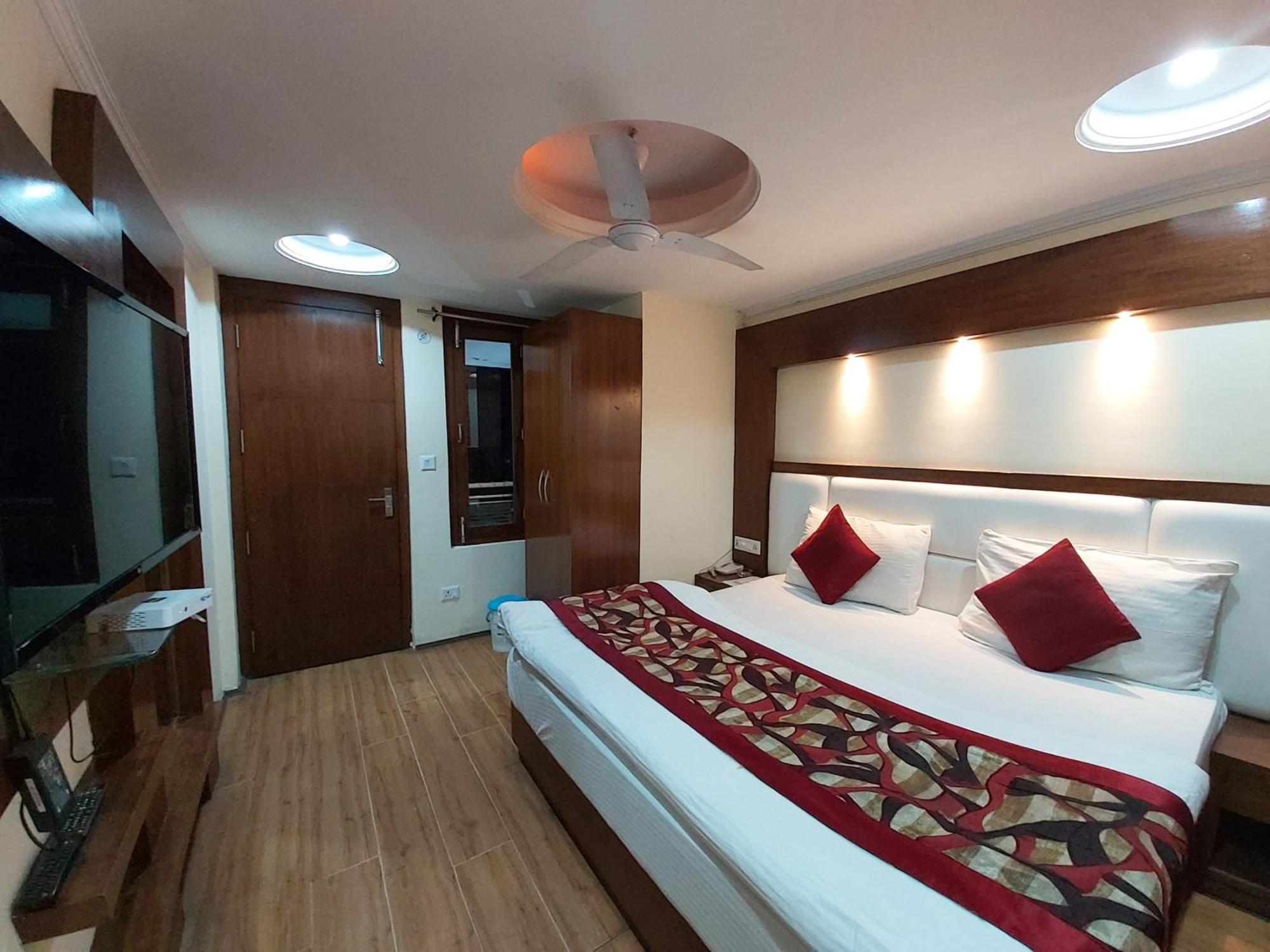 Goroomgo Moon Nainital Near Naini Lake - Parking & Lift Facilities -Hygiene And Spacious Room - Best Seller Luaran gambar